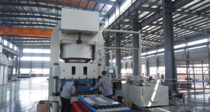 12000 ton hydraulic press produces heat exchanger plates